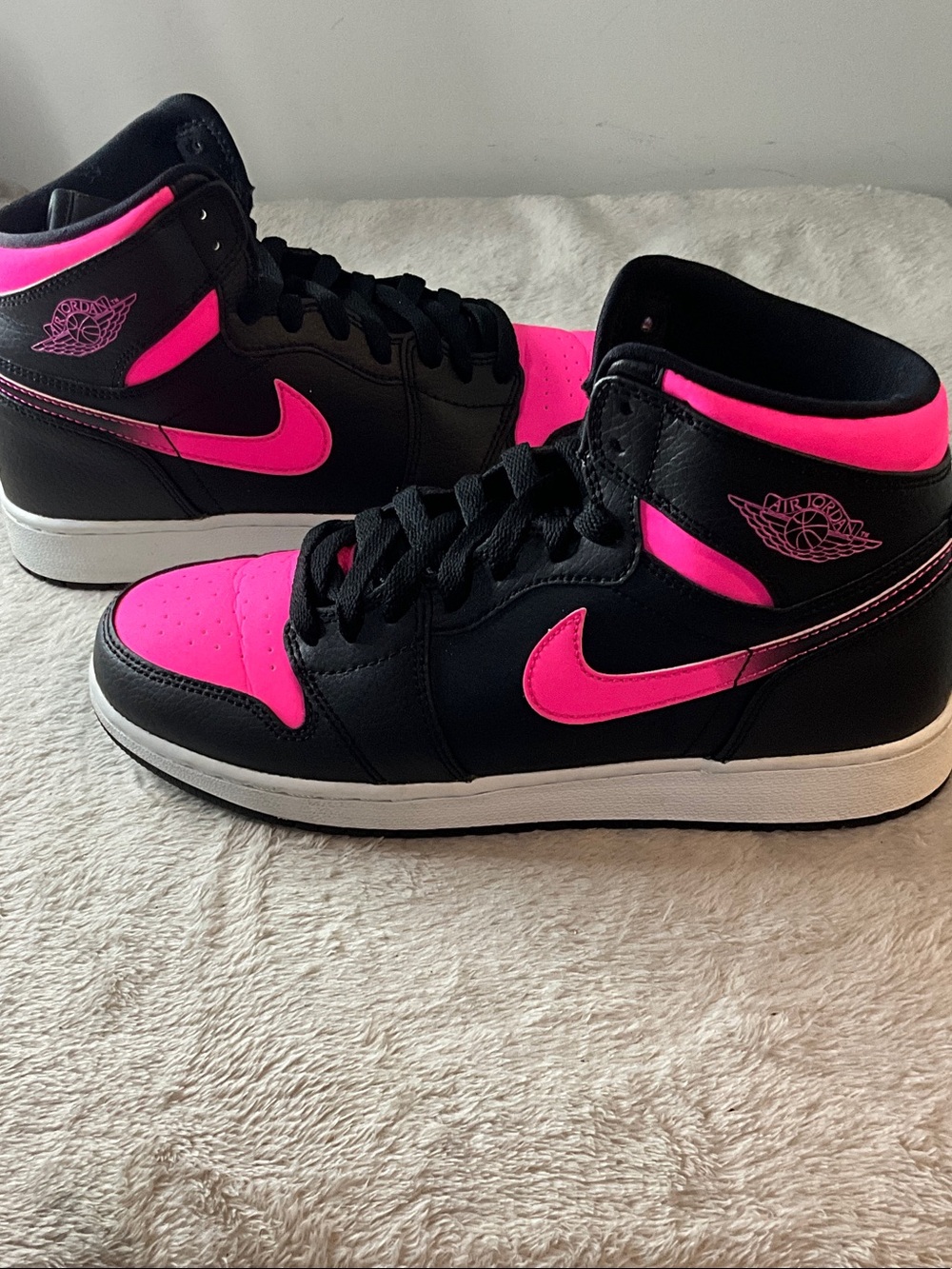 Nike Air Jordan 1 Retro High “Black Hyper Pink” Sneakers-Size 6Y - Picture 9 of 13